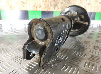 Амортизатор передний правый Mazda Mpv LW ЛВ