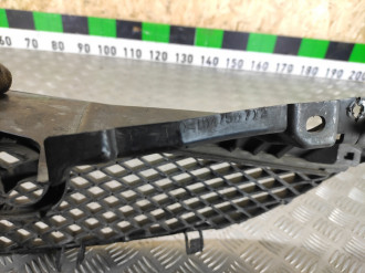 Решетка радиатора Mazda Mpv LW ЛВ