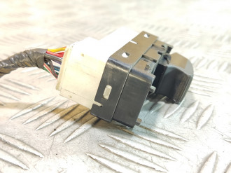 Кнопка стеклоподъемника Mazda 5 CR