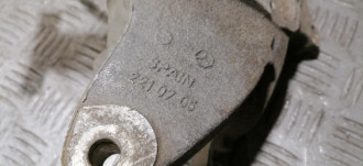 Кулак задний левый S 221