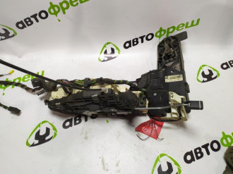 Замок двери передней правой S 221