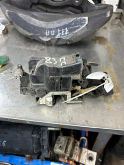 Замок двери передней правой E 210