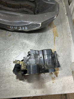 Замок двери передней правой E 210