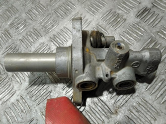 Цилиндр тормозов главный S 221