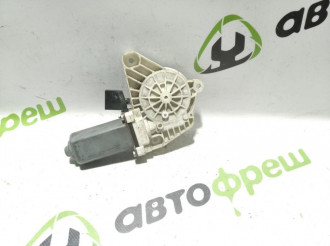Моторчик стеклоподъемника левый передний S 221