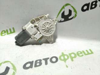 Моторчик стеклоподъемника левый передний Ml 164