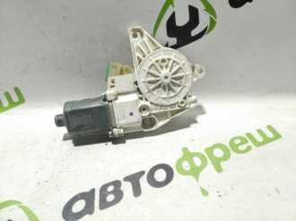 Моторчик стеклоподъемника правый передний Ml 164