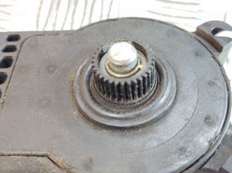 Моторчик стеклоподъемника правый задний Ml 163