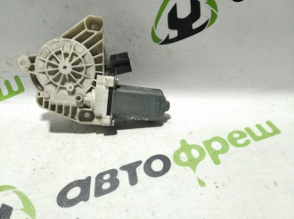 Моторчик стеклоподъемника правый задний S 221