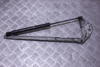 Петля капота правая Clk 208