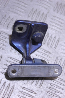 Петля двери задней левой нижняя C 203