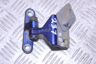 Петля двери задней левой нижняя C 203