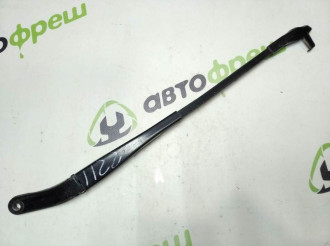Поводок стеклоочистителя передний левый S 221