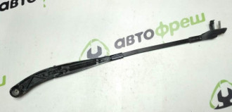 Поводок стеклоочистителя передний левый S 221