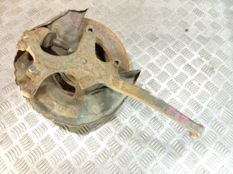 Кулак поворотный передний правый E 210