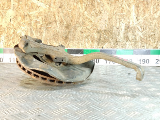 Кулак поворотный передний правый E 210