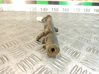 Рейка топливная рампа Ml 164