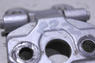 Петля двери передней правой нижняя E 210