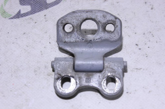 Петля двери передней правой нижняя E 210