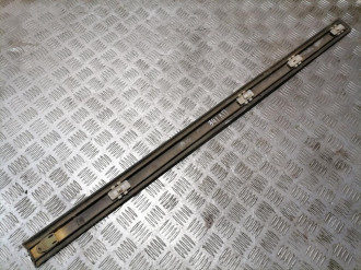 Молдинг двери передней левой C 202