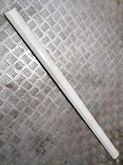 Молдинг двери передней правой C 202