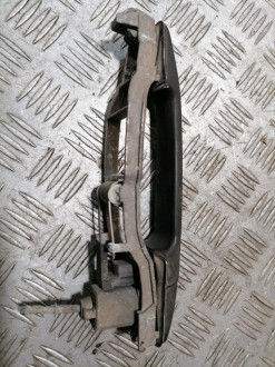 Ручка двери передней правой C 202