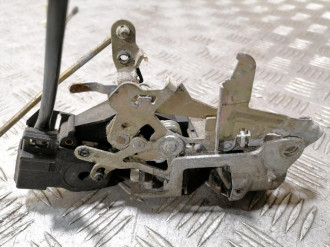 Замок двери передней левой C 202