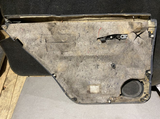 Обшивка двери задней правой E 210