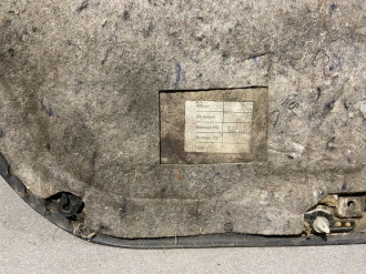 Обшивка двери задней правой E 210