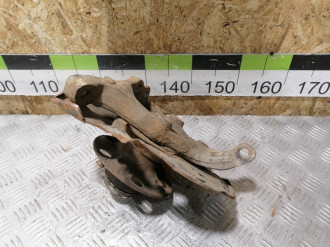 Кулак поворотный передний левый Clk 209