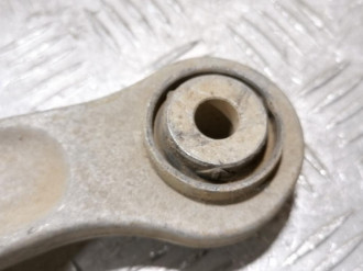 Рычаг задний верхний правый S 221