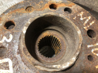 Кулак задний правый Ml 164