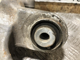 Кулак задний правый B 246