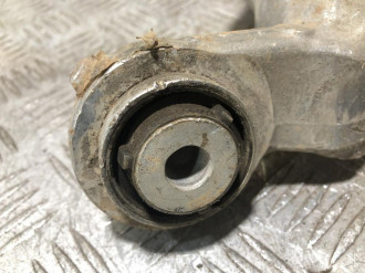 Кулак задний правый B 246