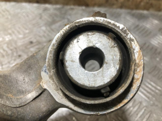 Кулак задний правый B 246