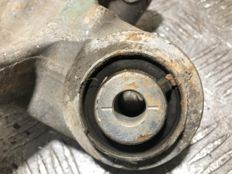 Кулак задний правый B 246