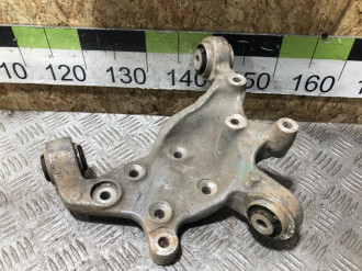 Кулак задний правый B 246