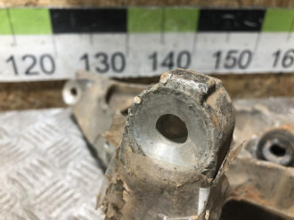 Кулак задний правый S 221