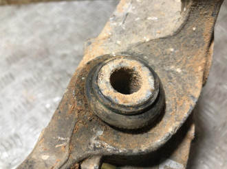 Кулак задний правый S 221