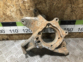 Кулак задний правый S 221