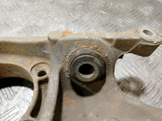 Кулак задний правый S 221