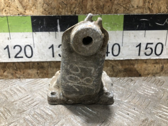 Кронштейн двигателя C 202