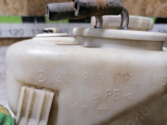 Бачок омывателя лобового стекла E 210