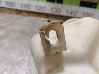 Бачок омывателя лобового стекла E 210