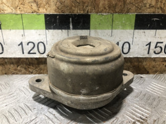 Опора двигателя левая S 221