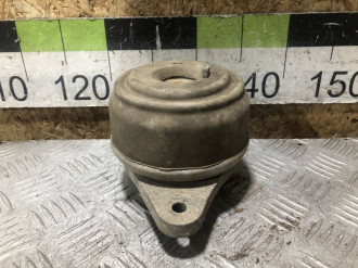 Опора двигателя левая S 221