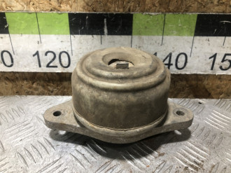 Опора двигателя левая S 221