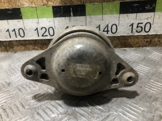 Опора двигателя левая S 221