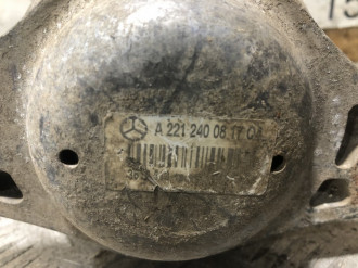 Опора двигателя левая S 221