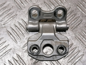 Петля двери передней левой верхняя Clk 208